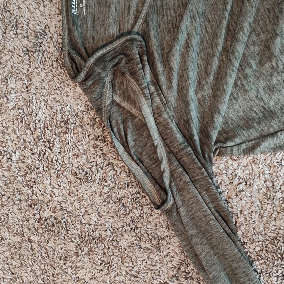 A.N.A Green 3/4 Cold Shoulder Sleeve Top-Size Medium - Picture 7 of 7